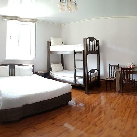 Datka Guest House Naryn Extérieur photo